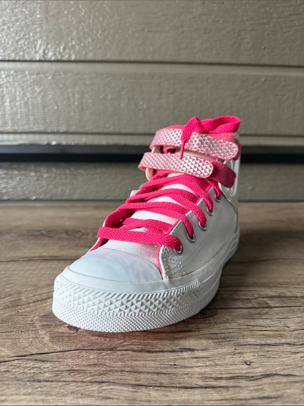 Converse kid’s White High-Top Sneakers with Hot Pink Laces and Straps size 5.5